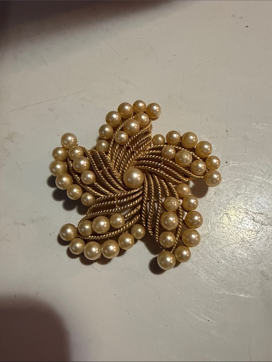 Jewelry - Gold Pearl Starfish Brooch - Elegant Women's Jewelry